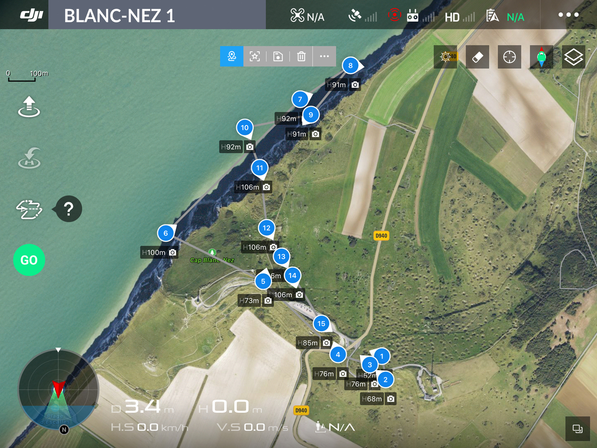 Vue aérienne du Cap Blanc-Nez avec 15 points de vue d'un plan de vol de drone numérotés.