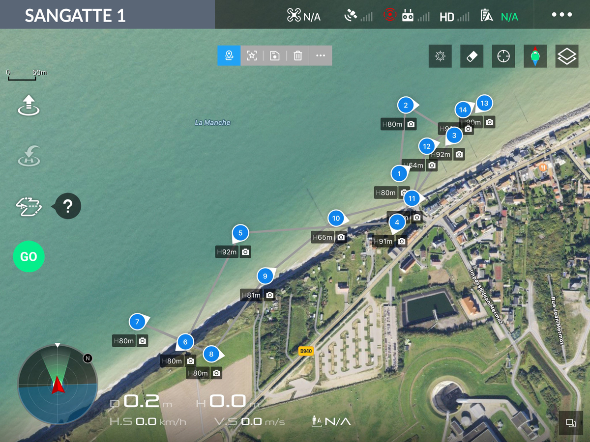 Vue aérienne de Sangatte avec 14 points de vue d'un plan de vol de drone numérotés.